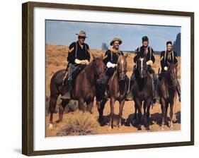 FORT APACHE, 1948 directed by JOHN FORD Center, Pedro Armendariz and Victor McLaglen (photo)-null-Framed Photo