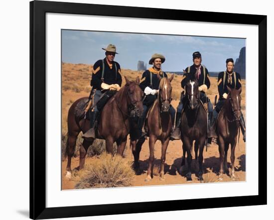 FORT APACHE, 1948 directed by JOHN FORD Center, Pedro Armendariz and Victor McLaglen (photo)-null-Framed Photo