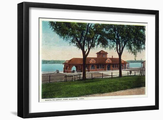 Fort Madison, Iowa - Exterior View of the Santa Fe Train Depot-Lantern Press-Framed Art Print