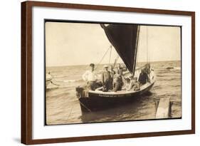 Foto Ahlbeck, Männer Im Segelboot Karl Gamradt-null-Framed Giclee Print