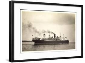 Foto Clan Line, Clan Urquhart, Steamer En Route-null-Framed Giclee Print