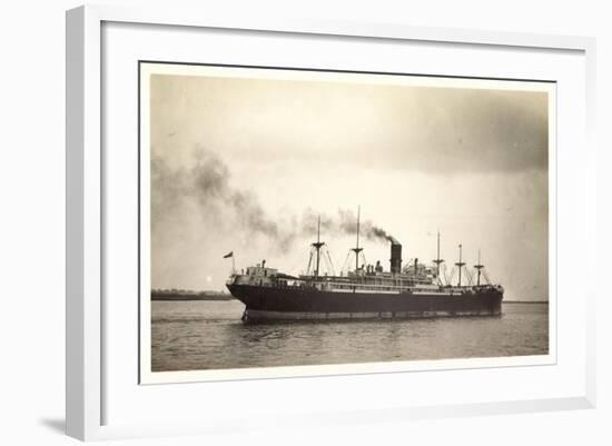 Foto Clan Line, Clan Urquhart, Steamer En Route-null-Framed Giclee Print