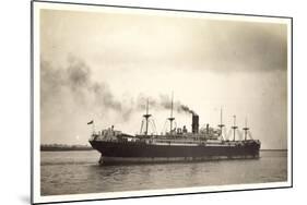 Foto Clan Line, Clan Urquhart, Steamer En Route-null-Mounted Giclee Print