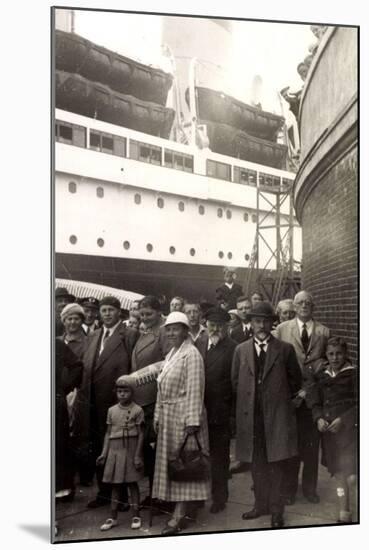 Foto Cuxhaven, Dampfer Albert Ballin, 1934, Passagiere-null-Mounted Giclee Print