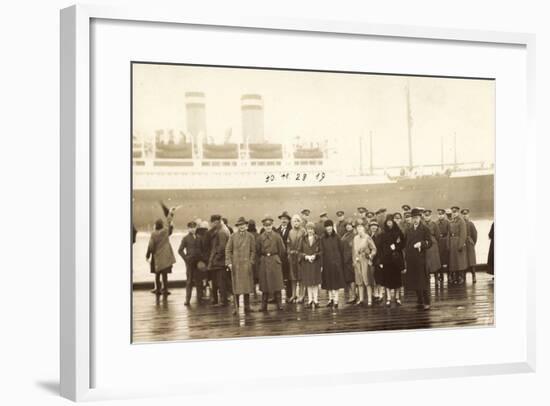 Foto Cuxhaven, Dampfschiff, Passagiere, Soldaten-null-Framed Giclee Print