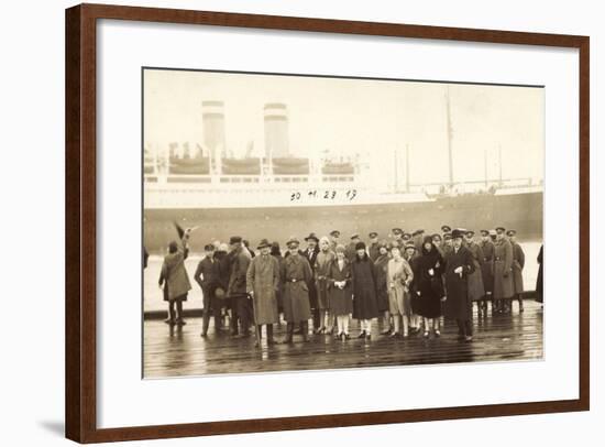 Foto Cuxhaven, Dampfschiff, Passagiere, Soldaten-null-Framed Giclee Print
