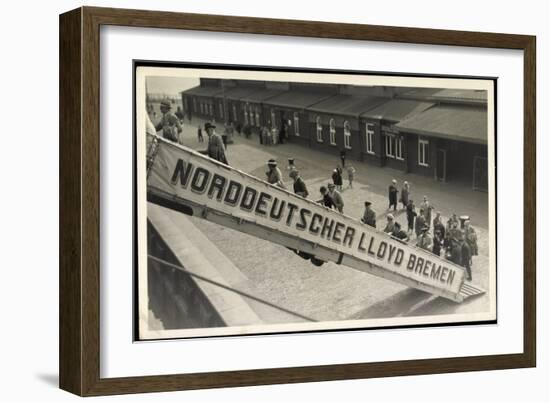 Foto Dampfer Stuttgart, Lloyd Bremen, Gangway-null-Framed Giclee Print