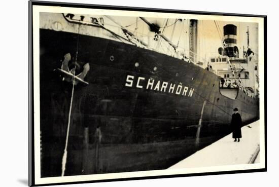 Foto Dampfschiff Scharhörn Vor Anker Aus Der Nähe-null-Mounted Giclee Print