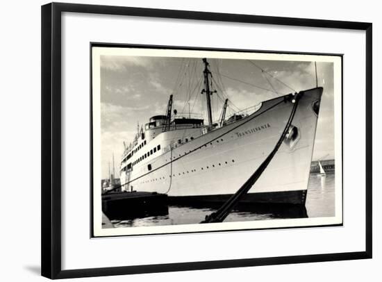 Foto Dampfschiff Transilvania Vor Anker Im Hafen-null-Framed Giclee Print