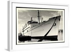 Foto Dampfschiff Transilvania Vor Anker Im Hafen-null-Framed Giclee Print