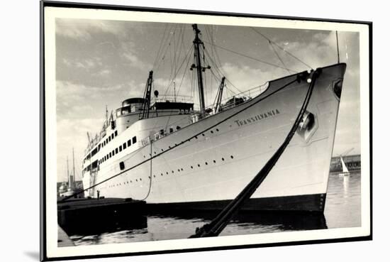 Foto Dampfschiff Transilvania Vor Anker Im Hafen-null-Mounted Giclee Print