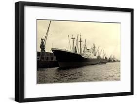 Foto Dampfschiff Wiesbaden Im Hafen, Dockkräne-null-Framed Giclee Print