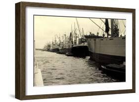 Foto Dampfschiffe Im Hafen, Dampfer Hersilia-null-Framed Giclee Print