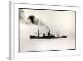 Foto Deutsches Dampfschiff, Außenansicht, Dampf-null-Framed Giclee Print