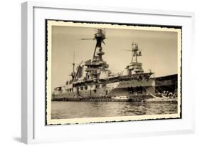 Foto Französisches Kriegsschiff, Hafen, Dockarbeiter-null-Framed Giclee Print