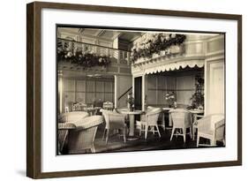 Foto Hapag, Dampfer Albert Ballin,Laube Der 1 Klasse-null-Framed Giclee Print