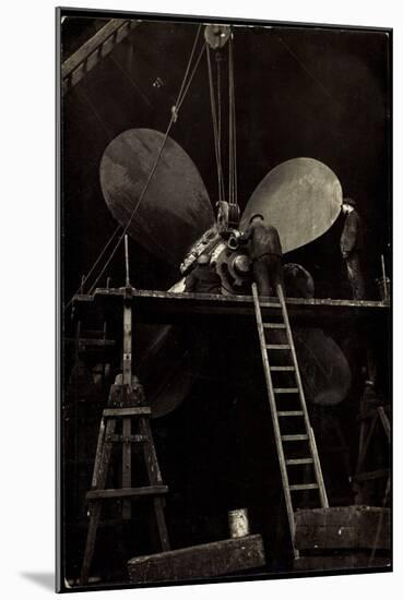 Foto Hapag, Dampfer Westphalia, Werft, Antriebsschraube-null-Mounted Giclee Print