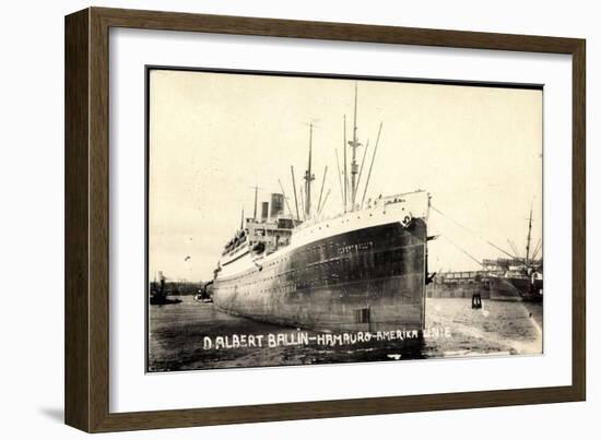 Foto Hapag, Dampfschiff Albert Ballin Vor Anker-null-Framed Giclee Print