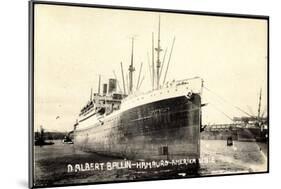 Foto Hapag, Dampfschiff Albert Ballin Vor Anker-null-Mounted Giclee Print