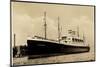 Foto Hapag, Dampfschiff Deutschland Am Hafen-null-Mounted Giclee Print