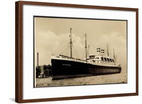 Foto Hapag, Dampfschiff Deutschland Am Hafen-null-Framed Giclee Print