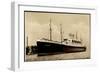 Foto Hapag, Dampfschiff Deutschland Am Hafen-null-Framed Giclee Print