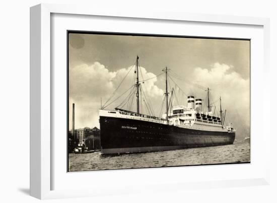 Foto Hapag, Dampfschiff Deutschland Im Hafen-null-Framed Giclee Print