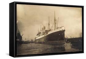 Foto Hapag, Dampfschiff Deutschland Im Hafen-null-Framed Stretched Canvas