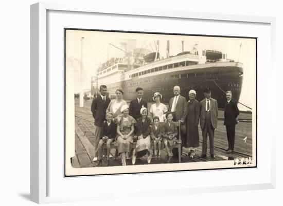 Foto Hapag, Dampfschiff Hamburg, Gruppenfoto-null-Framed Giclee Print