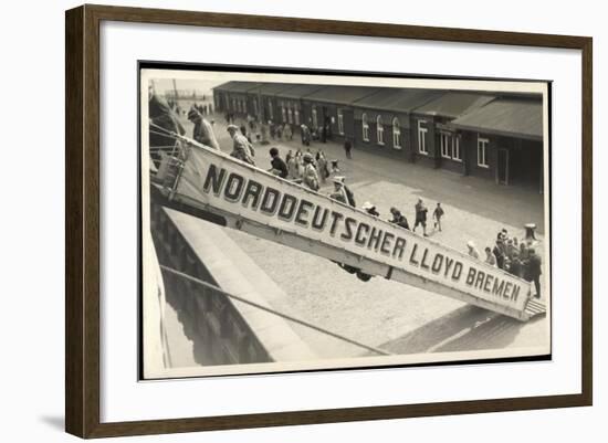 Foto Lloyd Bremen, Dampfer Stuttgart, Gangway-null-Framed Giclee Print