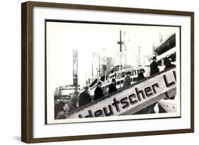 Foto Lloyd Bremen, Gangway, Passagiere, Dampfer-null-Framed Giclee Print