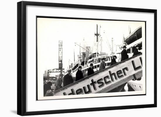 Foto Lloyd Bremen, Gangway, Passagiere, Dampfer-null-Framed Giclee Print