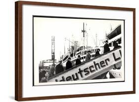 Foto Lloyd Bremen, Gangway, Passagiere, Dampfer-null-Framed Giclee Print