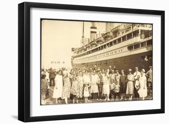 Foto Passagiere, Gruppenfoto, Dampfschiff, 1927-null-Framed Premium Giclee Print