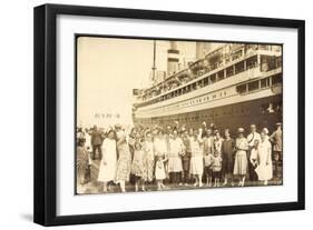 Foto Passagiere, Gruppenfoto, Dampfschiff, 1927-null-Framed Premium Giclee Print