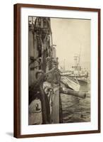 Foto U Boot 48 Längsseits, Kriegsschiff, Geschütze-null-Framed Giclee Print