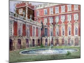 Fountain at Hampton Court Palace-null-Mounted Giclee Print