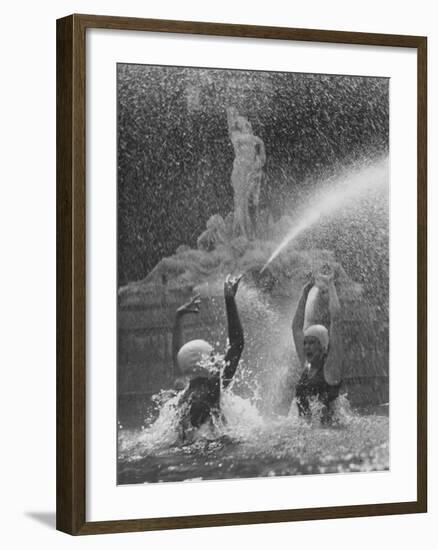 Fountain Fun-null-Framed Photographic Print