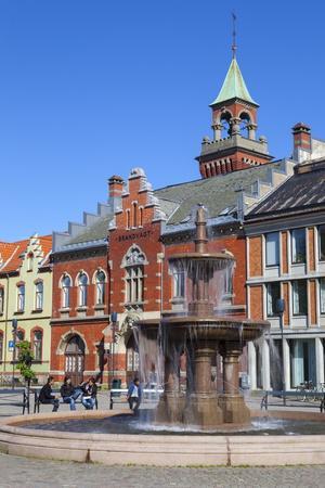 https://imgc.allpostersimages.com/img/posters/fountain-in-old-town-square-kristiansand-vest-agder-sorlandet-norway-scandinavia-europe_u-L-PNF0EP0.jpg?artPerspective=n