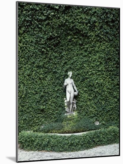 Fountain of Venus, Gardens of White Palace-null-Mounted Giclee Print