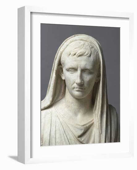 Fragment d'une statue: portrait d'Auguste en pontife-null-Framed Giclee Print