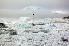 A Boat Sailing on the Pack Ice, Disko Bay, Ilulissat, Groenland-Françoise Gaujour-Photographic Print