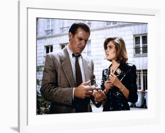 FRANTIC, 1988 directed by ROMAN POLANSKI Harrison Ford and Emmanuelle Seigner (photo)-null-Framed Photo