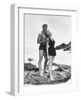 FROM HERE TO ETERNITY, 1953 directed by FRED ZINNEMANN Burt Lancaster and Deborah Kerr (b/w photo)-null-Framed Photo