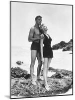 FROM HERE TO ETERNITY, 1953 directed by FRED ZINNEMANN Burt Lancaster and Deborah Kerr (b/w photo)-null-Mounted Photo