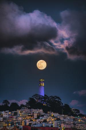 https://imgc.allpostersimages.com/img/posters/full-moon-mood-coit-tower-san-francisco-iconic-travel_u-L-Q12YYJF0.jpg?artPerspective=n