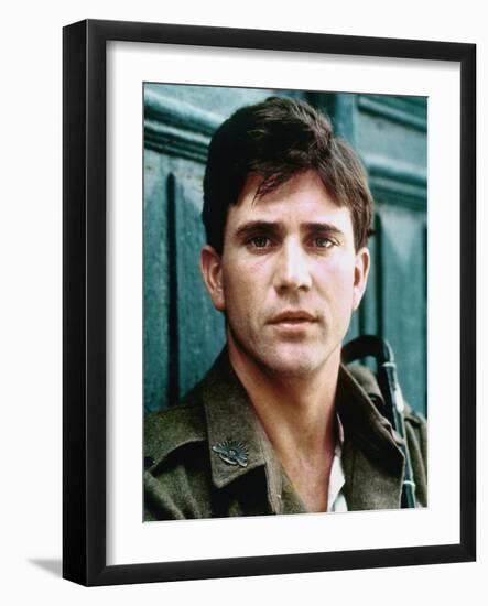 GALLIPOLI, 1981 directed by PETER WEIR Mel Gibson (photo)-null-Framed Photo