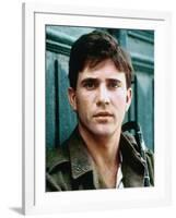 GALLIPOLI, 1981 directed by PETER WEIR Mel Gibson (photo)-null-Framed Photo