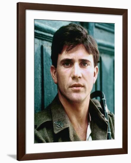 GALLIPOLI, 1981 directed by PETER WEIR Mel Gibson (photo)-null-Framed Photo