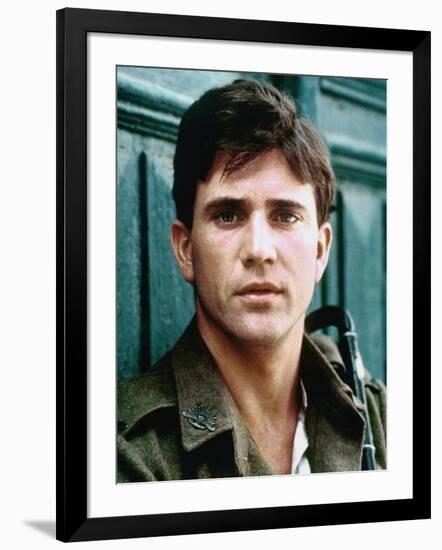 GALLIPOLI, 1981 directed by PETER WEIR Mel Gibson (photo)-null-Framed Photo